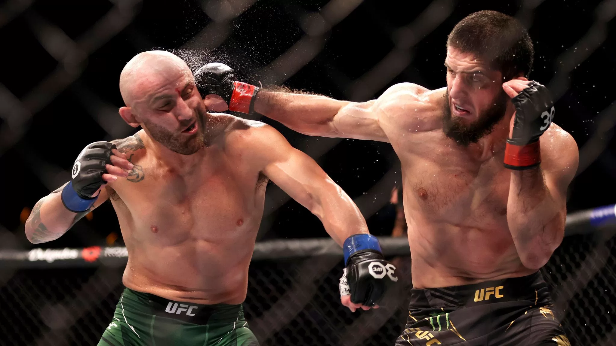 skysports-islam-makhachev-alex-volkanovski_6054693-min